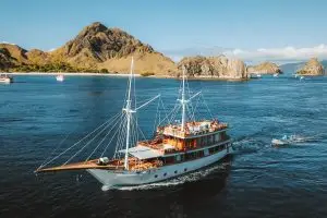 1 Day Private Trip Phinisi Boat