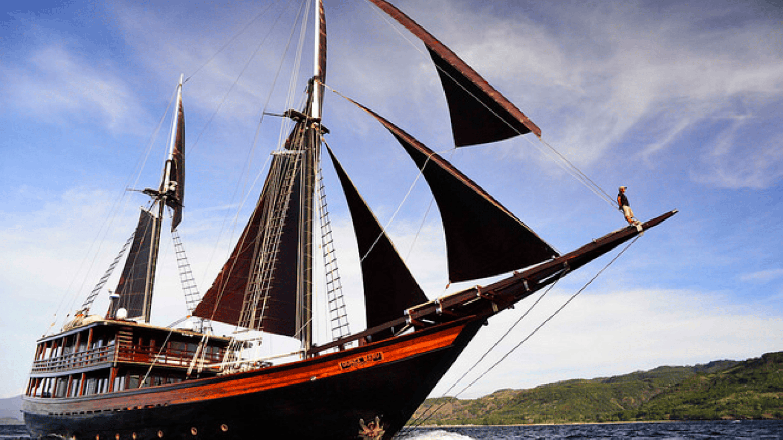 perahu pinisi